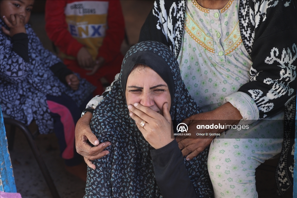 İsrail, Gazze'de yerlerinden edilenlerin sığındığı BM okulunu üçüncü kez bombaladı