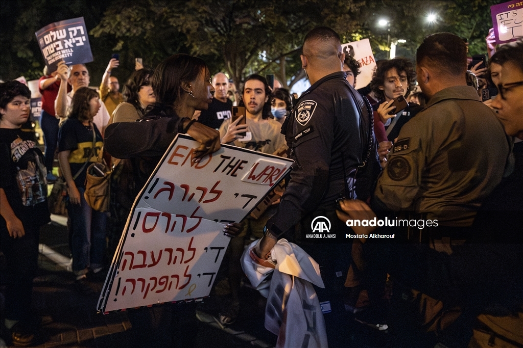 Gazze’de ateşkes ve saldırıların durması için Tel Aviv’de gösteri düzenlendi