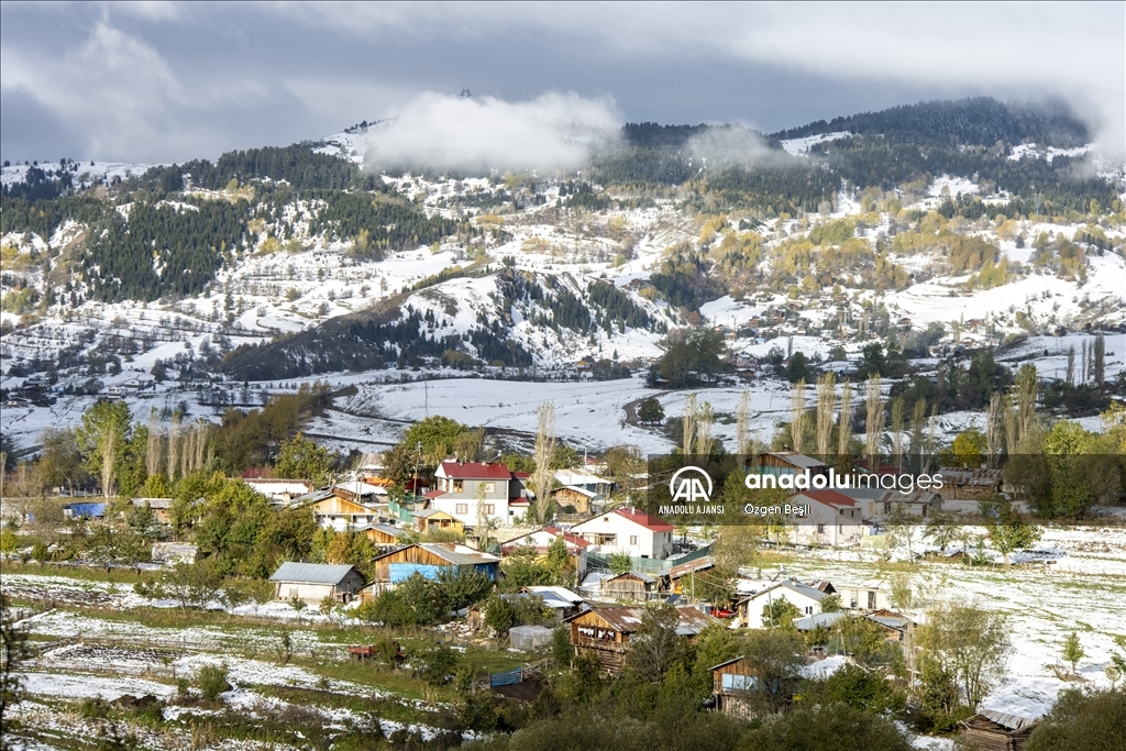 Artvin'de sonbahar ve kış aynı karede buluştu