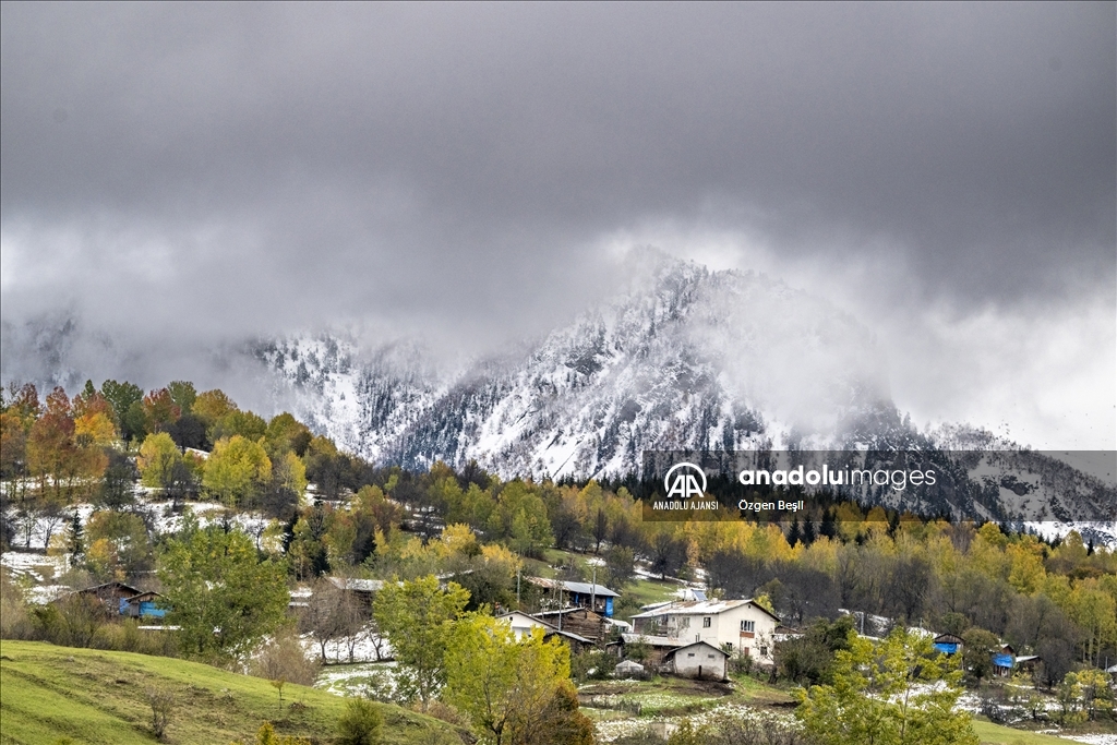 Artvin'de sonbahar ve kış aynı karede buluştu