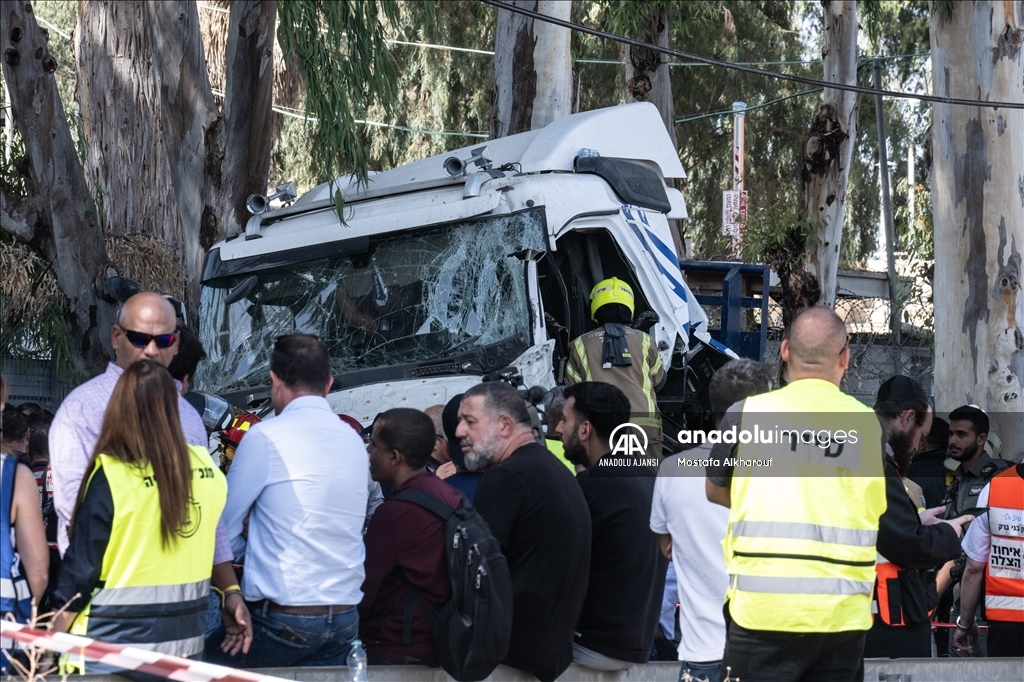 Tel Aviv yakınında kamyonla ezme girişimi