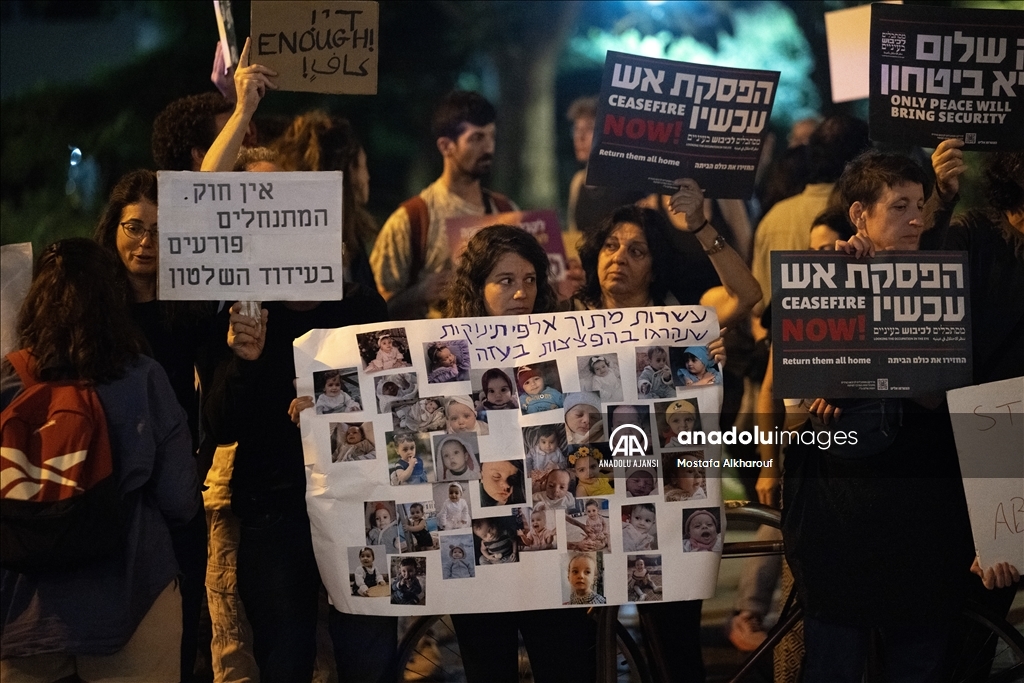 Gazze’de ateşkes ve saldırıların durması için Tel Aviv’de gösteri düzenlendi