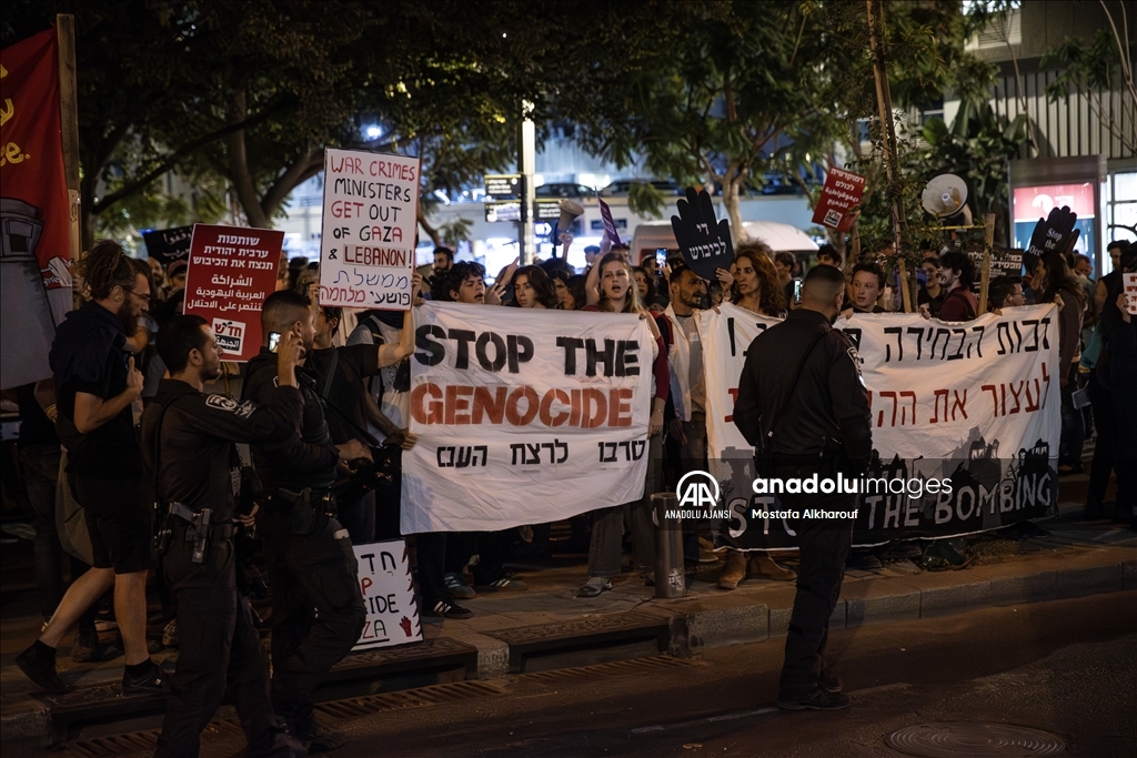 Gazze’de ateşkes ve saldırıların durması için Tel Aviv’de gösteri düzenlendi