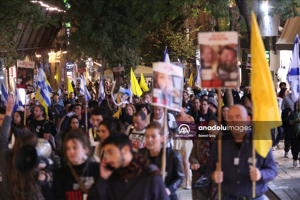 Gazze’de ateşkes ve esir takası anlaşması talebiyle Kudüs’te gösteri düzenlendi