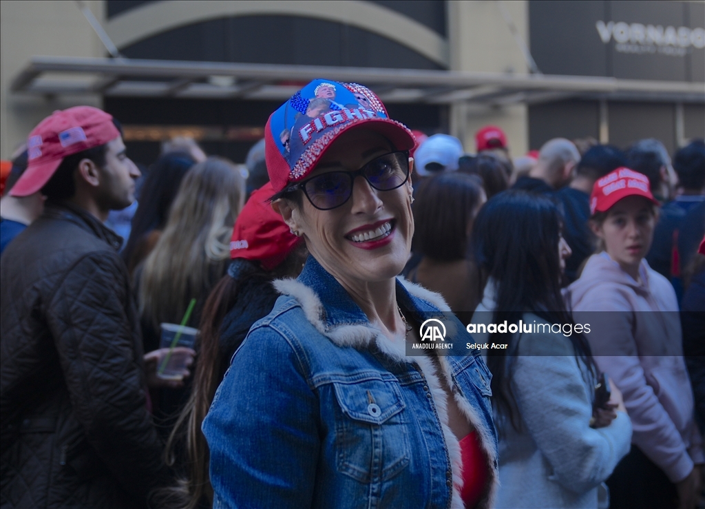 Сторонники Трампа собрались в Мэдисон-Сквер-Гарден перед митингом в Нью-Йорке