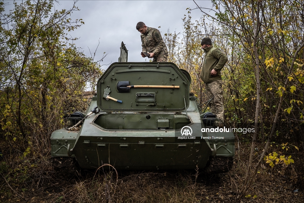 Ukrayna askerleri, Sovyet dönemi zırhlı araçlarını cephede ayakta tutmaya çalışıyor