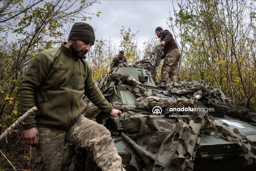 Ukrayna askerleri, Sovyet dönemi zırhlı araçlarını cephede ayakta tutmaya çalışıyor