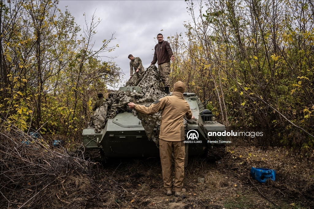 Ukrayna askerleri, Sovyet dönemi zırhlı araçlarını cephede ayakta tutmaya çalışıyor
