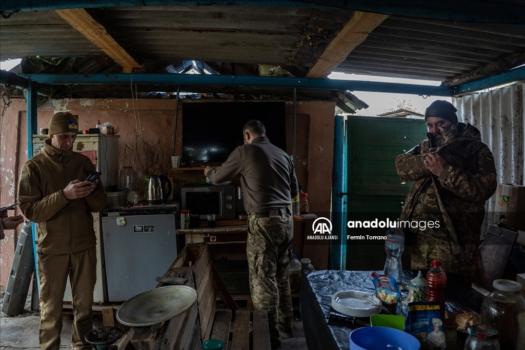 Ukrayna askerleri, Sovyet dönemi zırhlı araçlarını cephede ayakta tutmaya çalışıyor