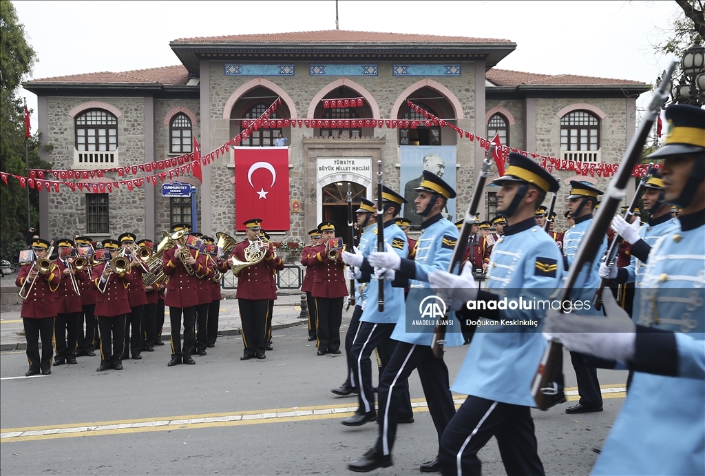 Türkiye Cumhuriyeti 101. yılını kutluyor