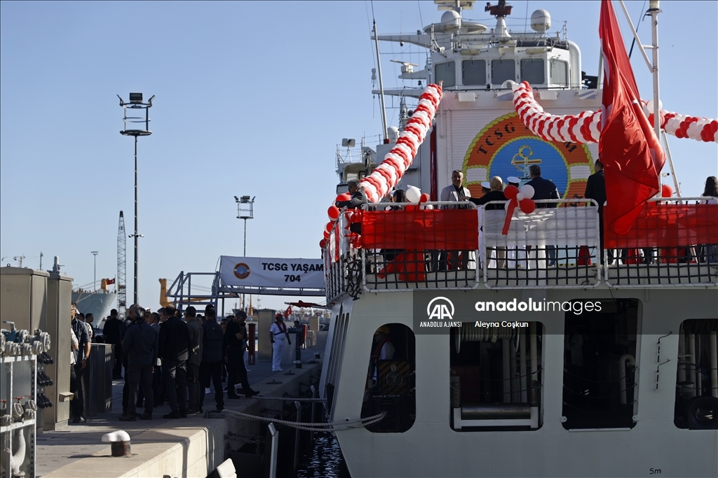 Mersin'de Cumhuriyet'in 101. yıl dönümüne özel "deniz gözü" gösterisi yapıldı