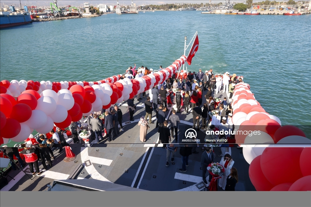 Mersin'de Cumhuriyet'in 101. yıl dönümüne özel "deniz gözü" gösterisi yapıldı