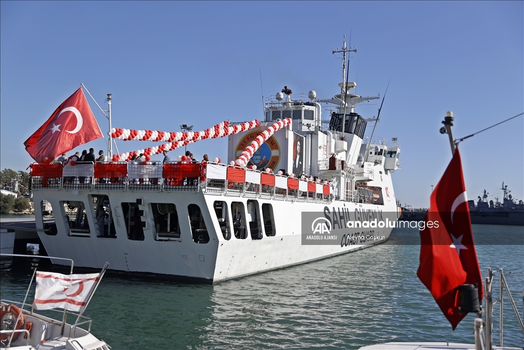 Mersin'de Cumhuriyet'in 101. yıl dönümüne özel "deniz gözü" gösterisi yapıldı