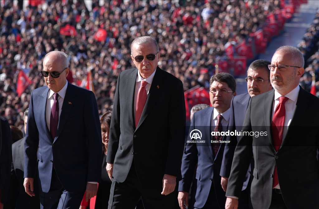 Cumhurbaşkanı Erdoğan başkanlığındaki devlet erkanı Anıtkabir'i ziyaret etti