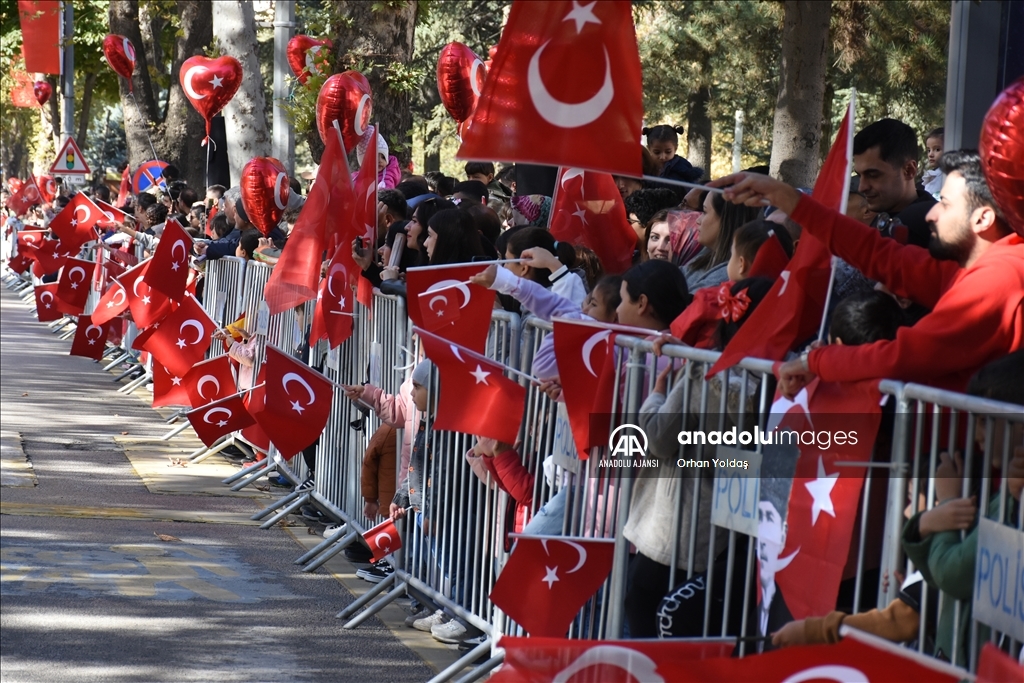 Malatya'da Cumhuriyet'in 101. yılı törenle kutlandı