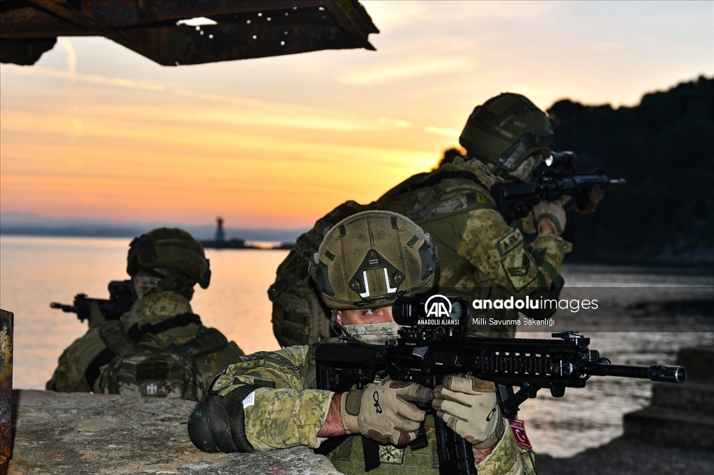 TCG Anadolu'da konuşlu Tabur Çıkarma Kuvveti'nden NEPTUNE STRIKE 24.2 kapsamında eğitim