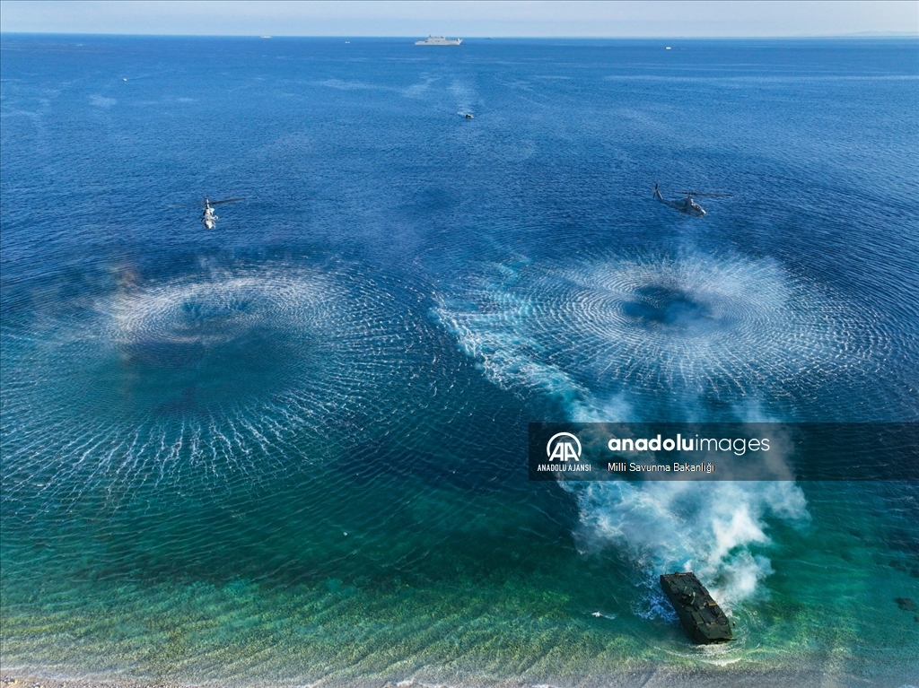 TCG Anadolu'da konuşlu Tabur Çıkarma Kuvveti'nden NEPTUNE STRIKE 24.2 kapsamında eğitim