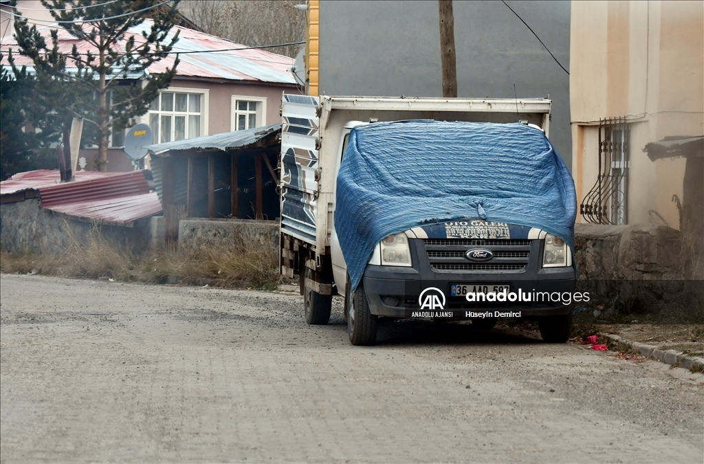 Kars'da soğuk hava ve kırağı etkili oldu