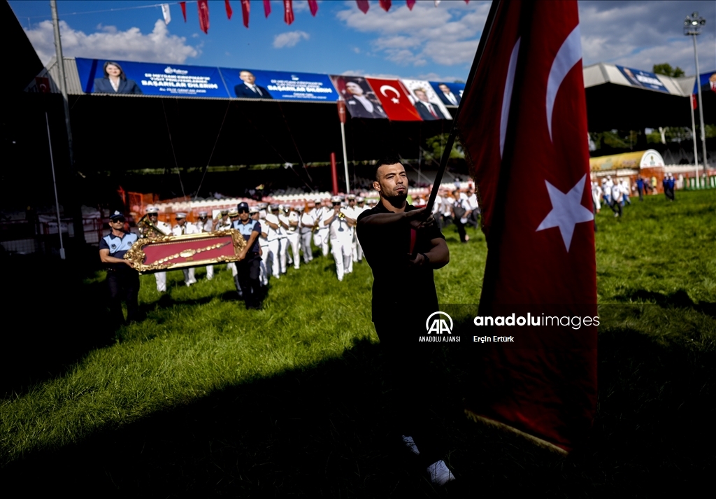 Başpehlivan Yusuf Can Zeybek, ebedi altın kemeri rahmetli annesine ithaf etmek istiyor: