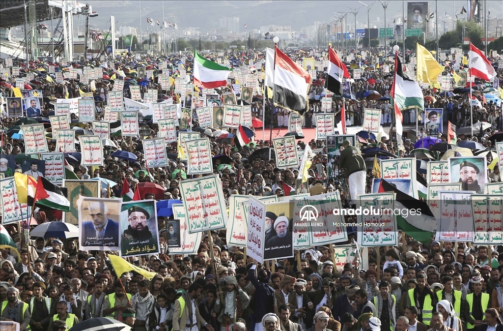 عشرات آلاف اليمنيين يتظاهرون تضامنا مع غزة ولبنان