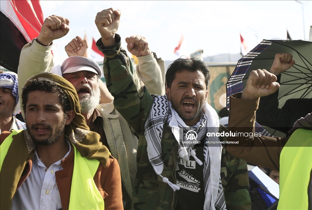 عشرات آلاف اليمنيين يتظاهرون تضامنا مع غزة ولبنان