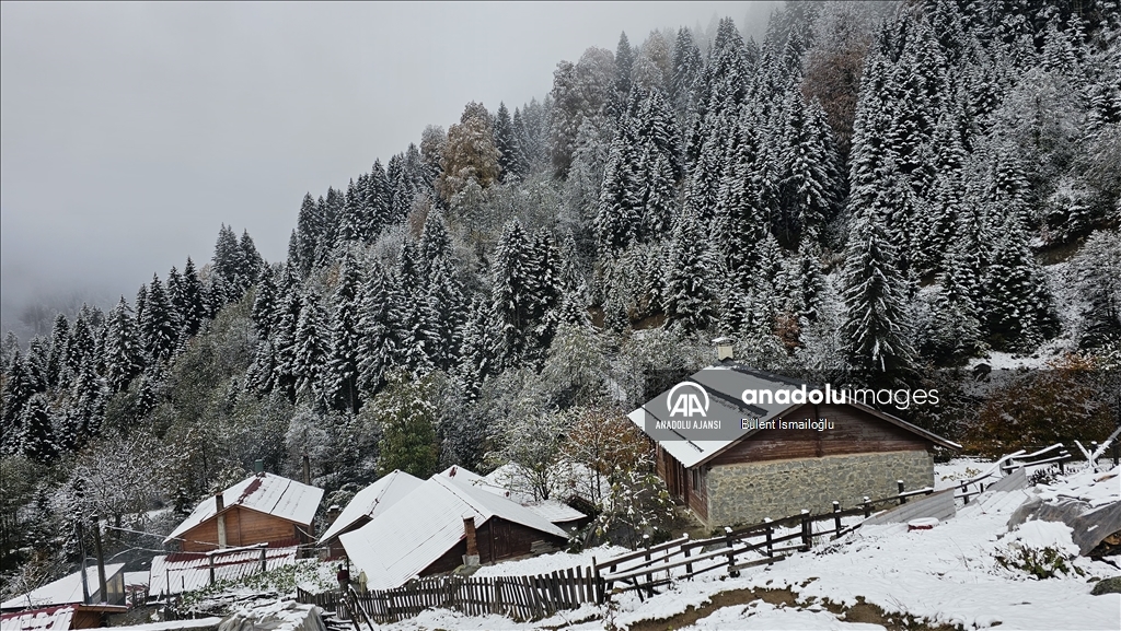 Rize'nin yüksek kesimlerine kar yağdı