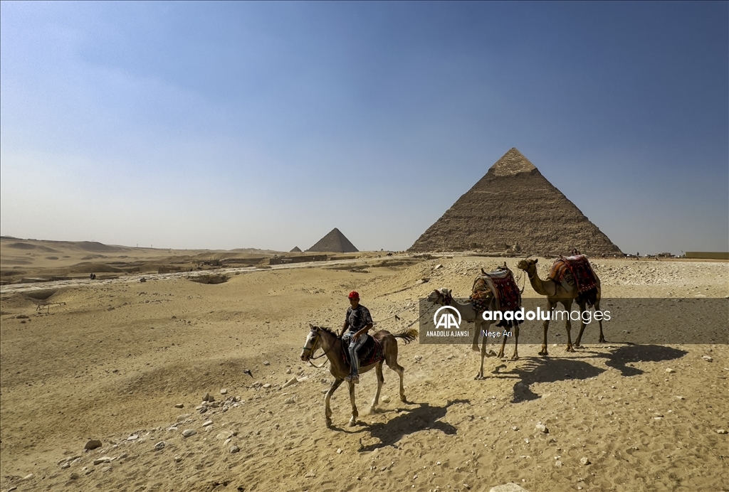 Mısır'da turistlerin çekim noktası: Giza piramitleri