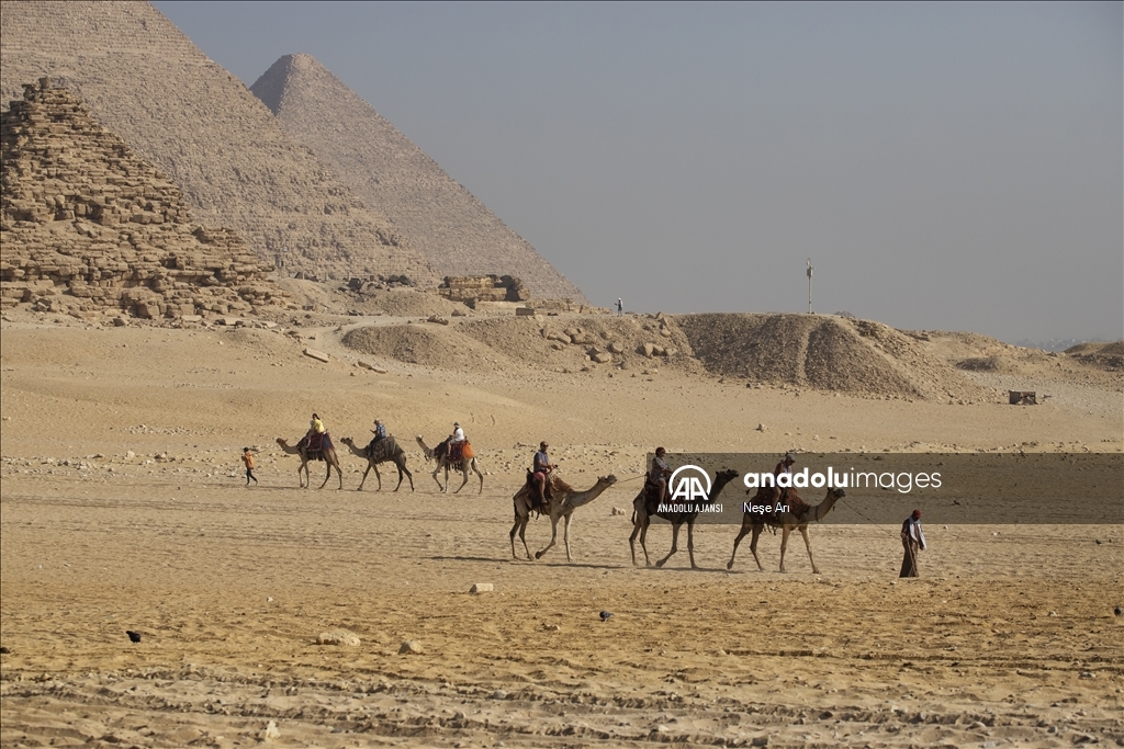 Mısır'da turistlerin çekim noktası: Giza piramitleri