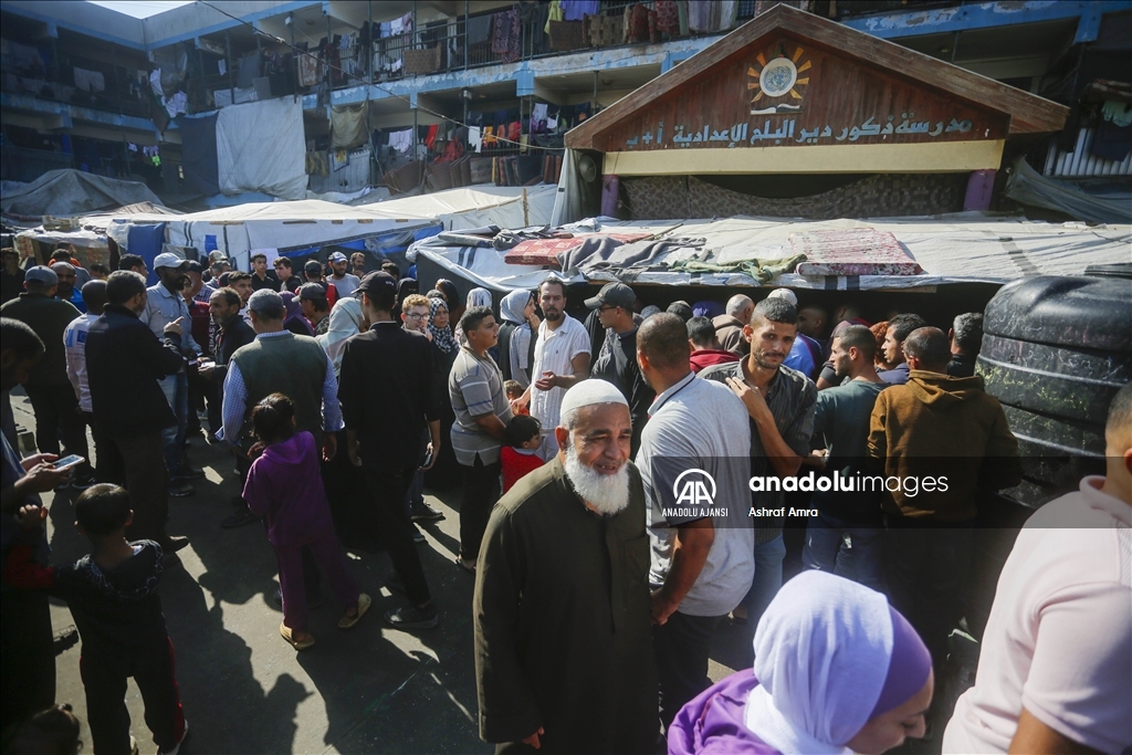 Gazze'de günlük yaşam İsrail saldırıları gölgesinde devam ediyor