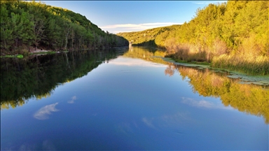 Sonbahar renkleri, Ceyhan Nehri yüzeyine yansıdı