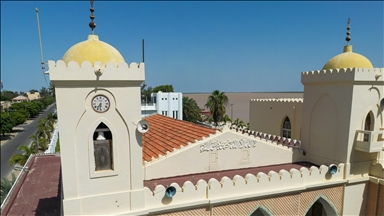 Senegal'de minaresinde çan bulunan Büyük Saint-Louis Camisi