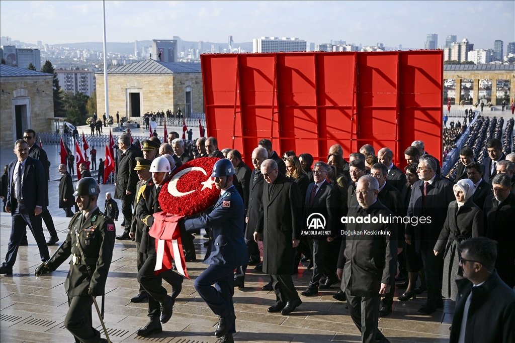 Ji bo Ataturk li Anitkabîrê merasima dewletê hat lidarxistin