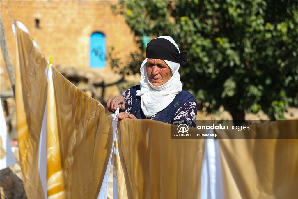 Mardin’de üzümler; pekmez, pestil ve cevizli sucuğa dönüştürülüyor