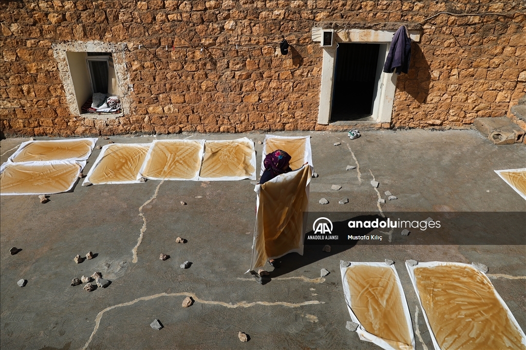 Mardin’de üzümler; pekmez, pestil ve cevizli sucuğa dönüştürülüyor