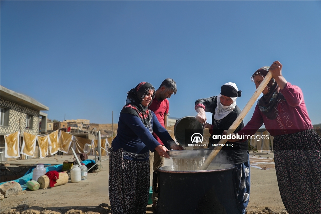 Mardin’de üzümler; pekmez, pestil ve cevizli sucuğa dönüştürülüyor