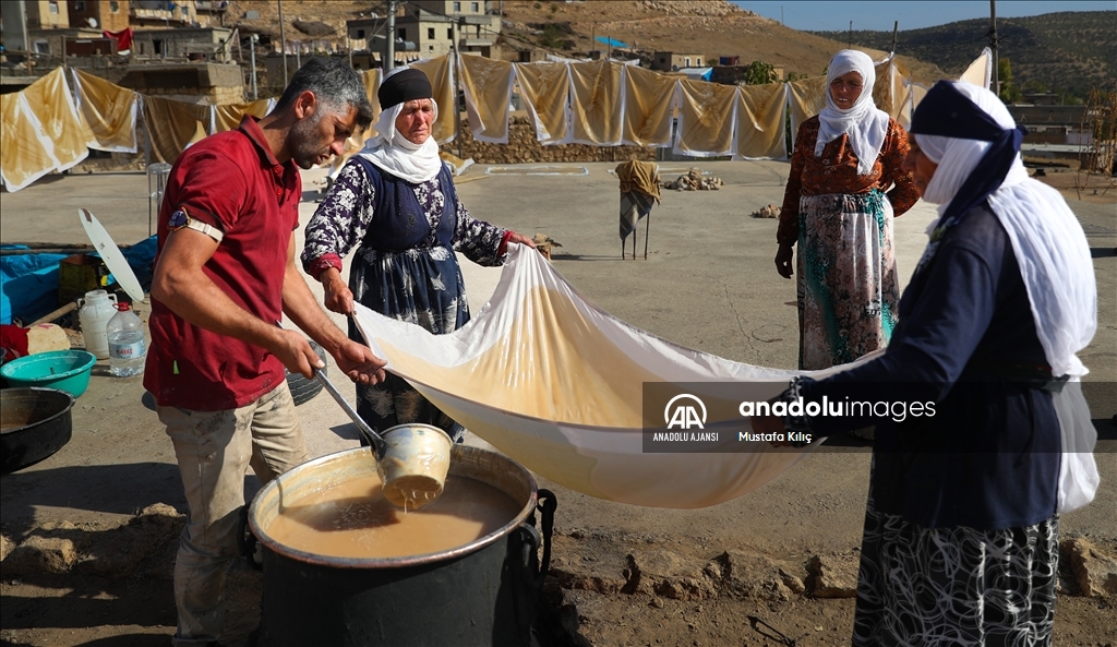 Mardin’de üzümler; pekmez, pestil ve cevizli sucuğa dönüştürülüyor