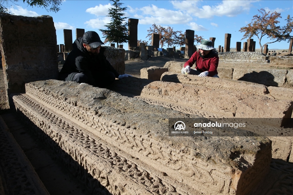 Selçuklu Meydan Mezarlığı'nda 91 mezar kayıt altına alındı