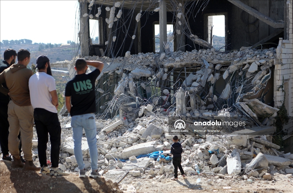 İsrail ordusu işgal altındaki El Halil'de Filistinlilere ait bir evi yıktı