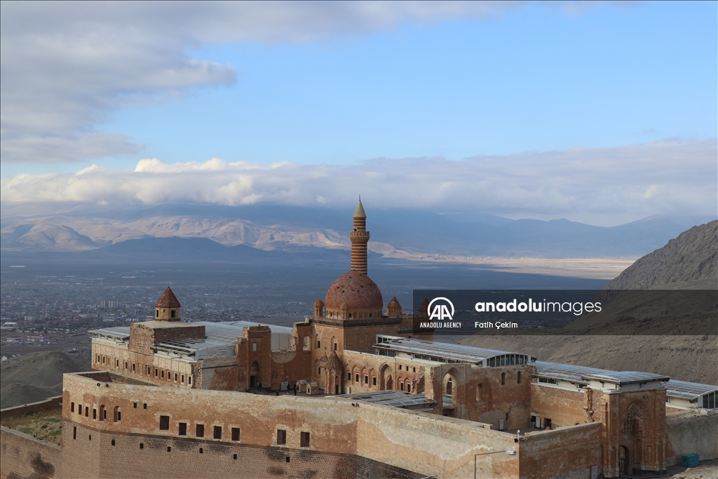 تركيا.. قصر إسحاق باشا التاريخي في آغري يجذب الطلاب خلال العطلة