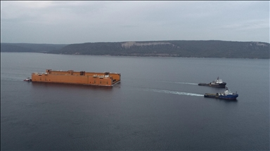 Çanakkale Boğazı dev havuzun geçişi için tek yönlü gemi trafiğine kapatıldı