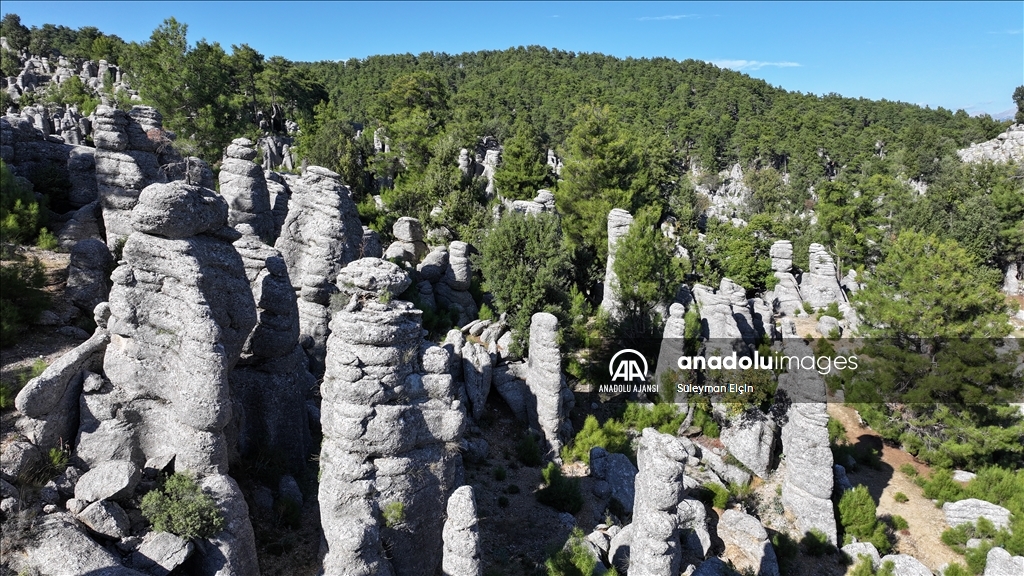 Antalya'nın coğrafi güzelliği "Adam Kayalar" turistlerin uğrak noktası oldu