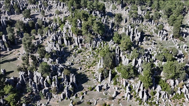 Antalya'nın coğrafi güzelliği "Adam Kayalar" turistlerin uğrak noktası oldu