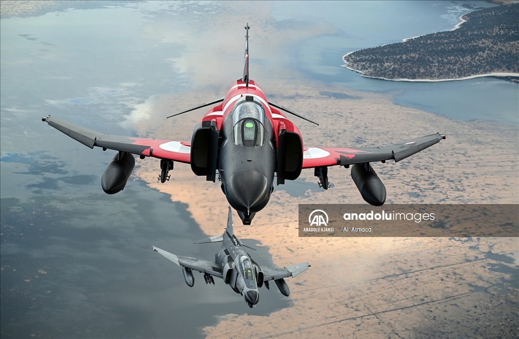 Eskişehir'de F-4E uçaklarından "yer hedeflerine taarruz eğitimi" uçuşu