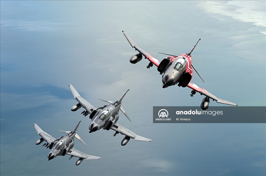 Eskişehir'de F-4E uçaklarından "yer hedeflerine taarruz eğitimi" uçuşu