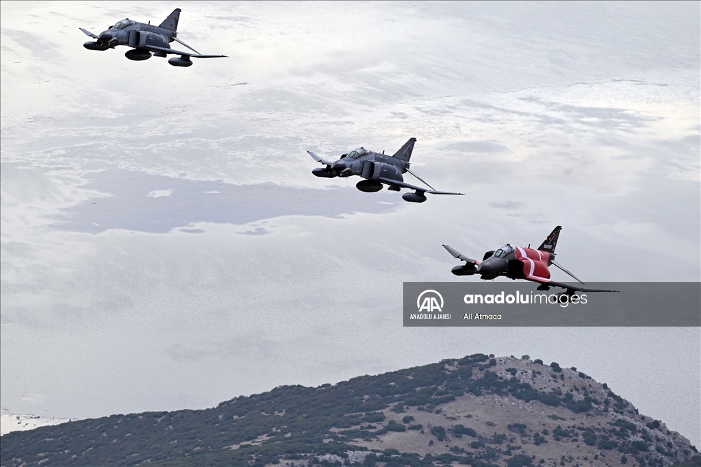 Eskişehir'de F-4E uçaklarından "yer hedeflerine taarruz eğitimi" uçuşu