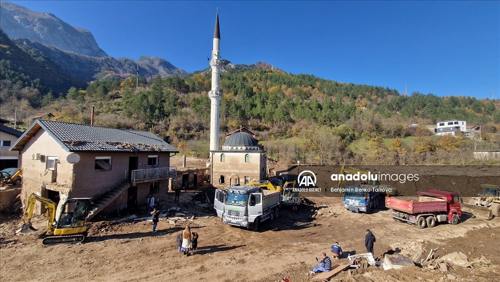 BiH: U džamiji u Donjoj Jablanici teško oštećenoj u poplavama klanjan prvi namaz 