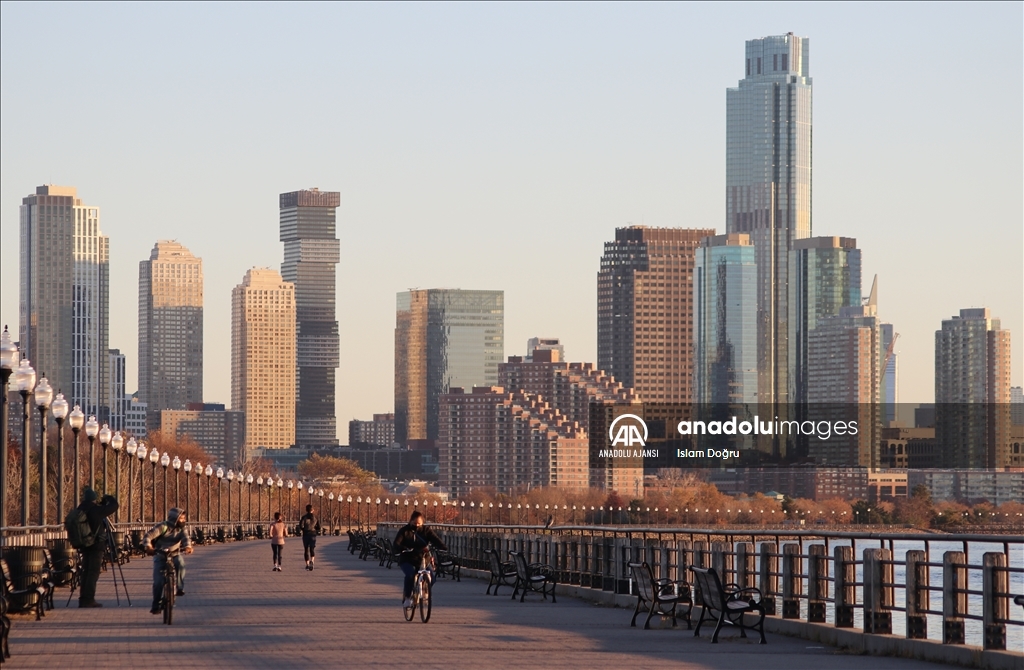 New York Özgürlük Heykeli ve gün doğumu