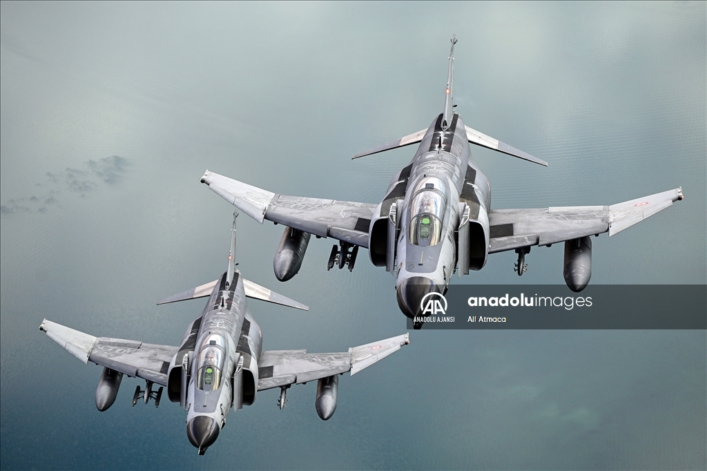 Eskişehir'de F-4E uçaklarından "yer hedeflerine taarruz eğitimi" uçuşu