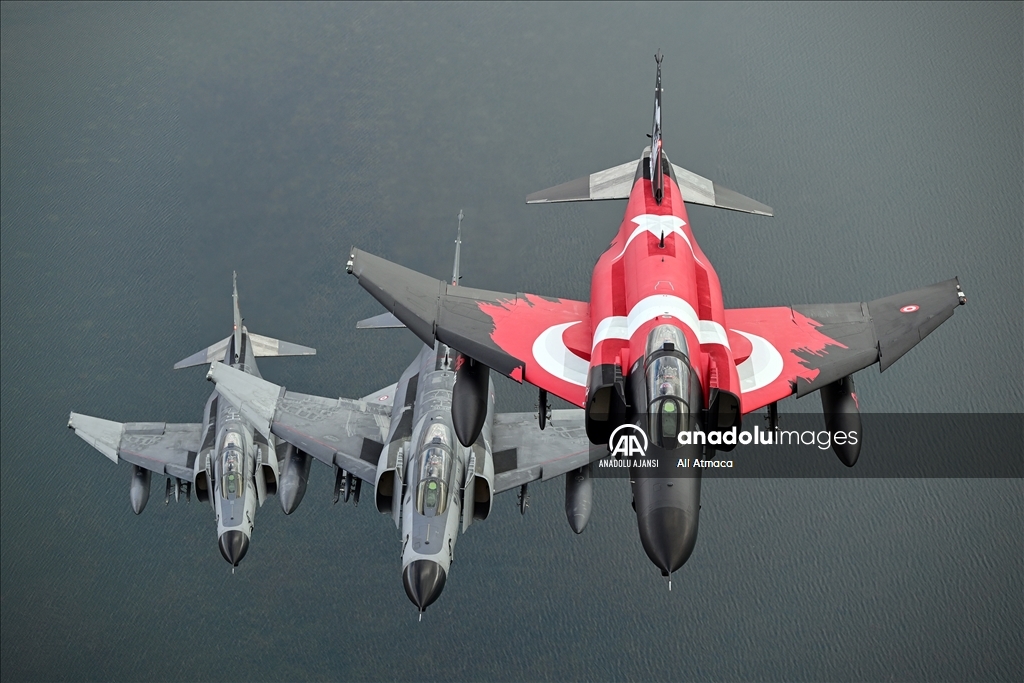 Eskişehir'de F-4E uçaklarından "yer hedeflerine taarruz eğitimi" uçuşu