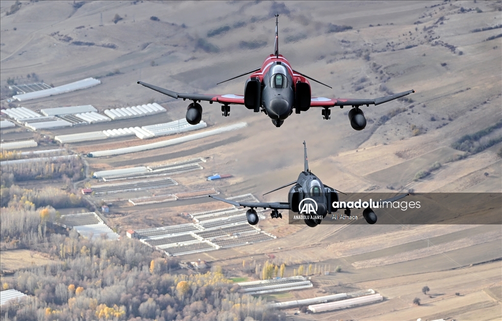 Eskişehir'de F-4E uçaklarından "yer hedeflerine taarruz eğitimi" uçuşu